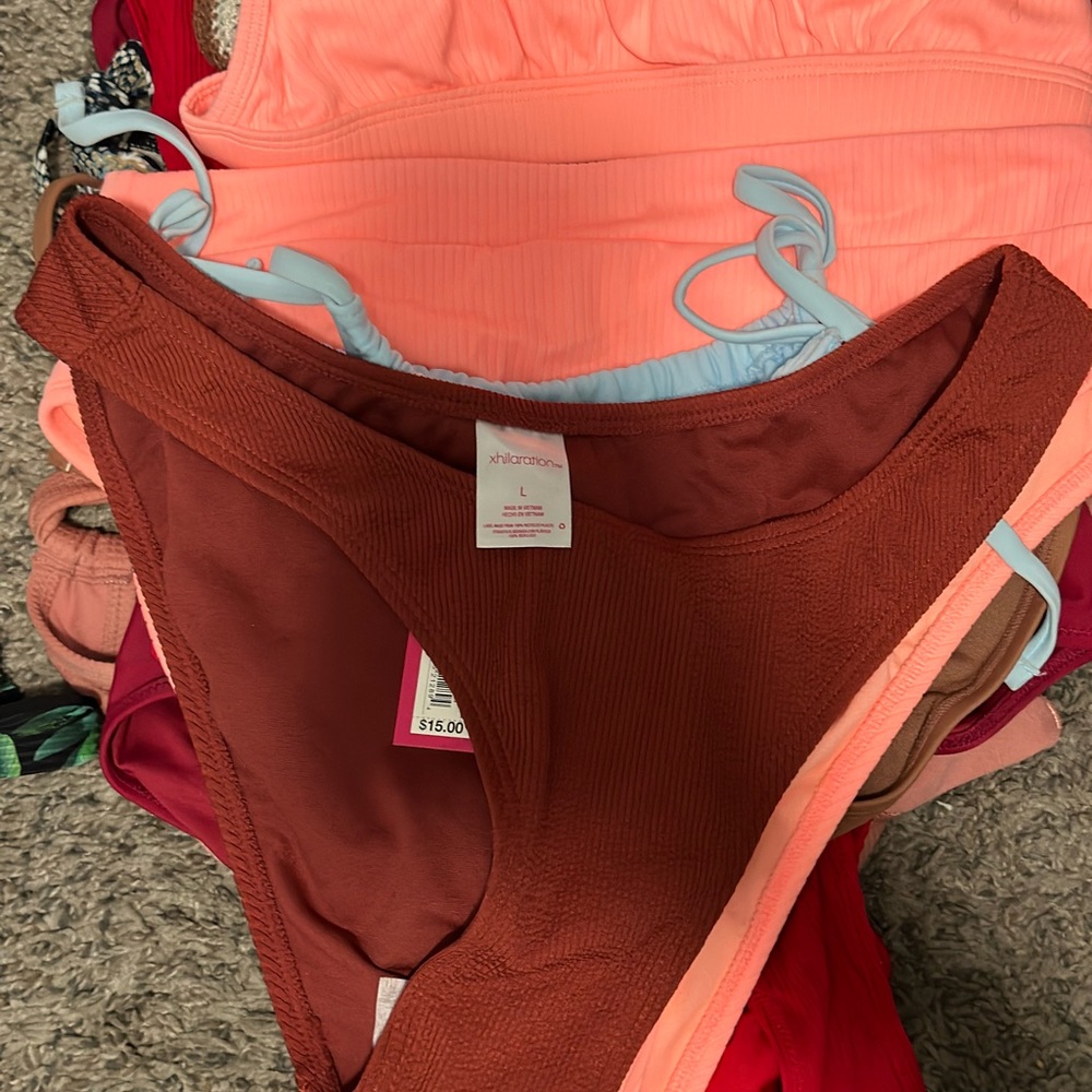 Bikinis 👙 - Picture 3 of 12